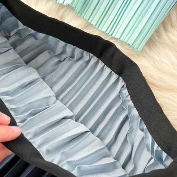 Women Pleated Two Piece Set Round Neck Tops and High Waist Draped Skirt - Picture 6 of 7